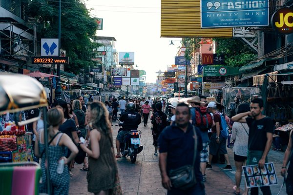Comment organiser un tour des marchés de rue en Thaïlande pour une expérience culinaire unique?