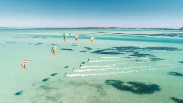 Comment organiser un camping pour pratiquer le kitesurf en bord de mer?